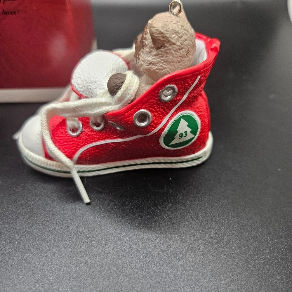VTG Hallmark Keepsake High Top-purr 1993 Kitten Sneaker Christmas Ornament